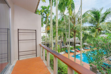 Deluxe King Pool View